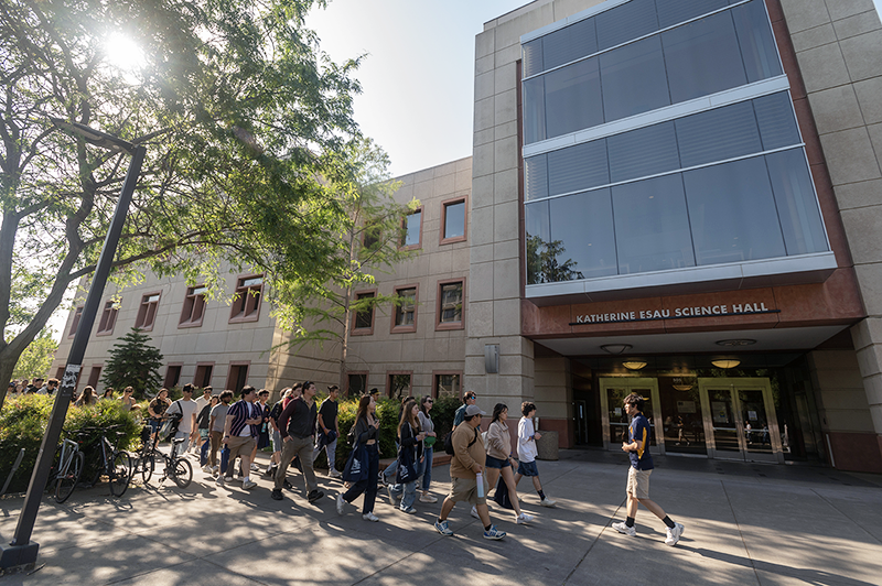 Visitors on a campus tour